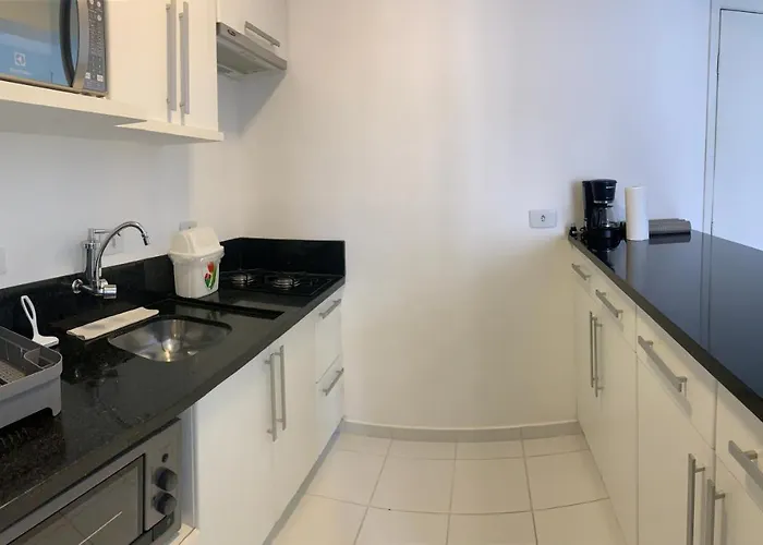 1103- Apartamento Encantador, Amplo E Decorado, Mobiliario Moderno, Cozinha Completa Com Utensilios , Excelente Vista Da Cidade E Localizacao Privelegiada No Bairro Bigorrilho
